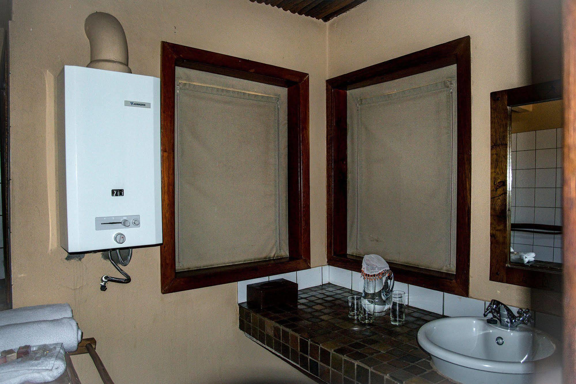 Xaus Lodge Twee Rivieren Ngoại thất bức ảnh