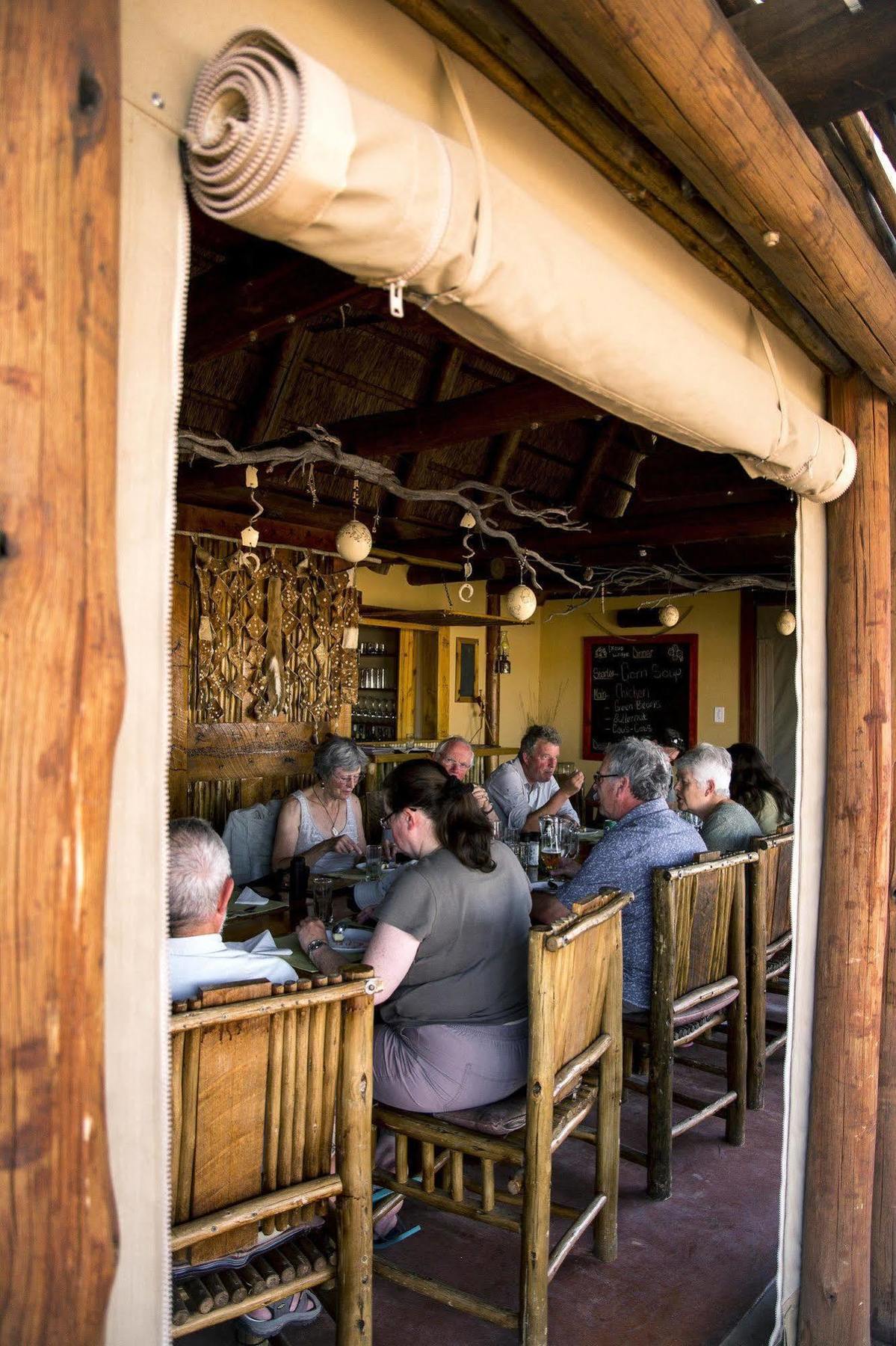 Xaus Lodge Twee Rivieren Ngoại thất bức ảnh